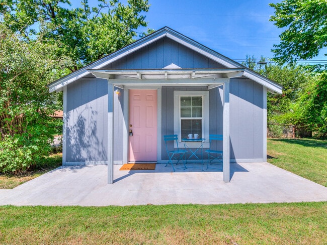 Building Photo - 1145 NW 48th St Unit 1145 1/2 Back