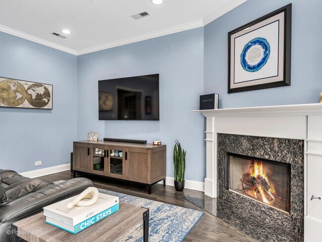 3715 N Wilton Ave Unit 1