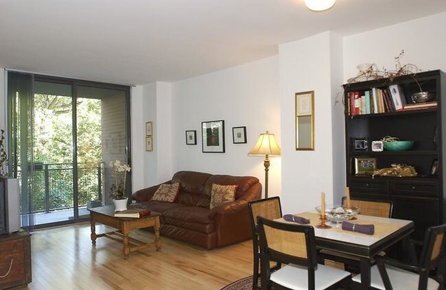 Photo - 3883 Connecticut Ave NW Unidad 511