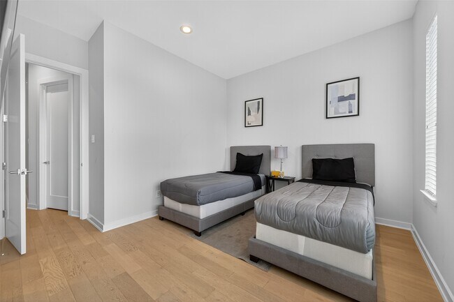 Photo - 2617 Live Oak St