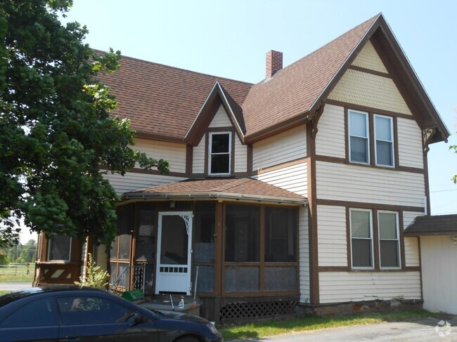 Building Photo - 12 Roberts St Unit #1 Rental