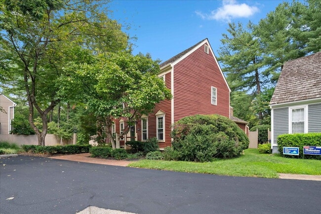 Building Photo - "Luxurious 3-Bed Retreat with Finished Bas... Rental