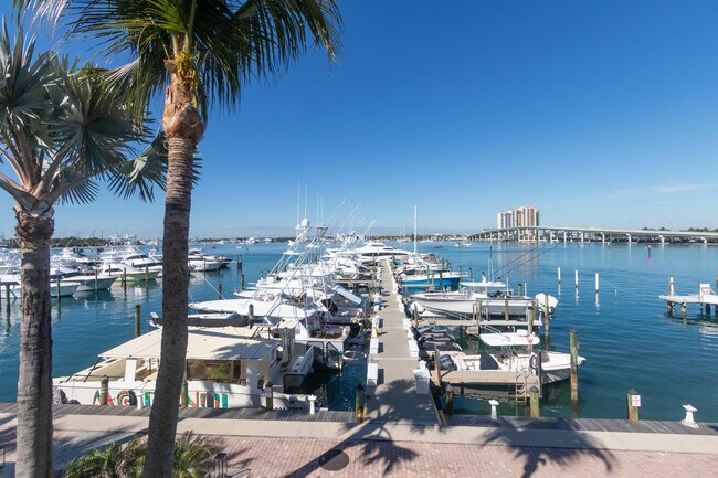 184 Lake Dr Unit 3102