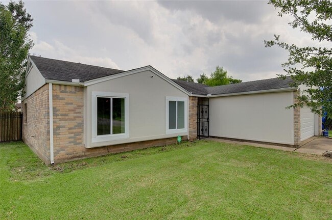 Photo - 15803 Pryor Dr House