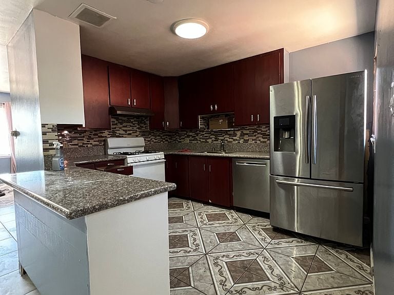 Photo - 903 Probasco Way