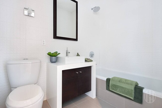 182 15th St Unit 3C