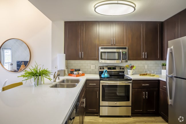 1 BR, 1 BA - 711 SF