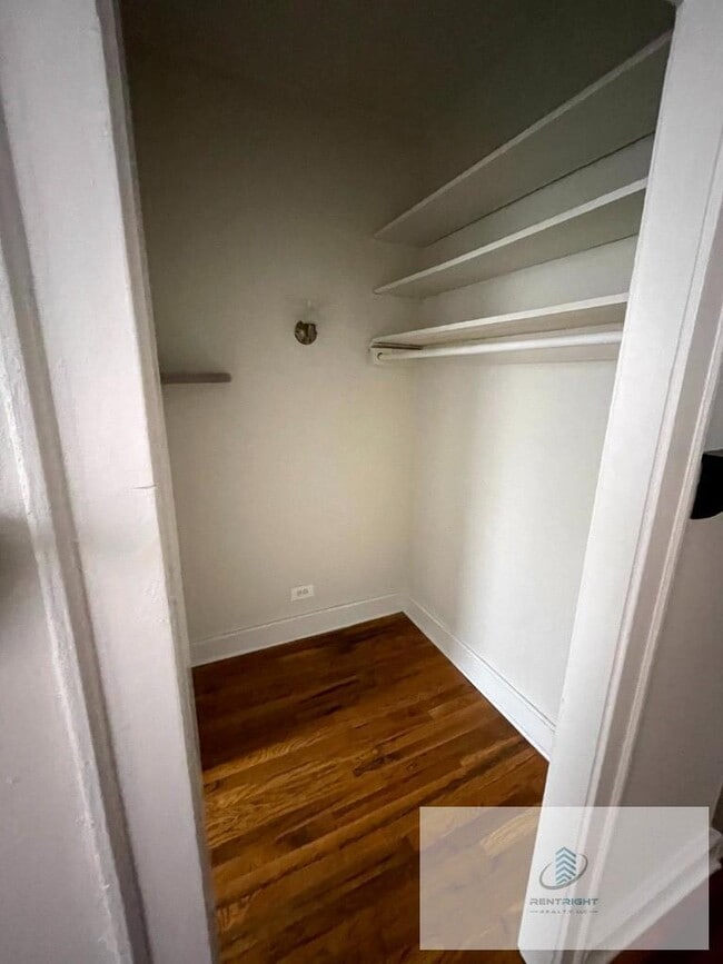 Photo - 4915 W Belle Plaine Ave Unit 4915-214