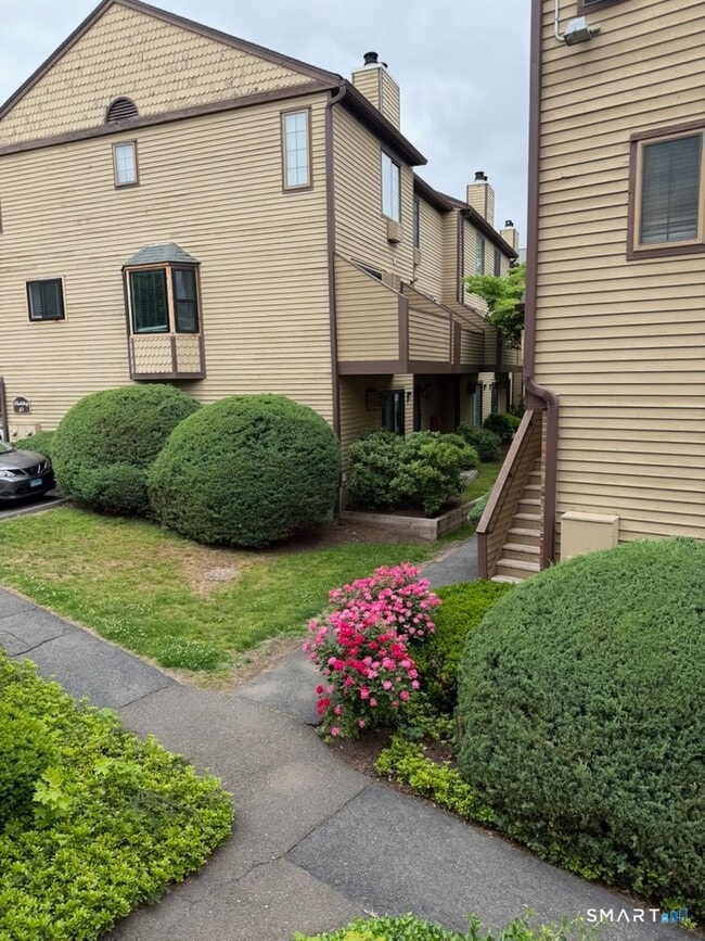Photo - 8 Oakwood Ave Unit C1