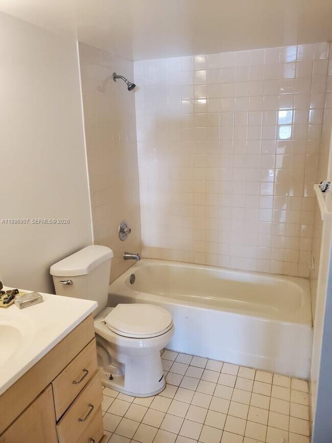 Building Photo - 1280 S Franklin Ave Unit 1280F
