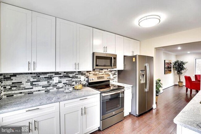 Photo - 2050 Forest Hill Ln