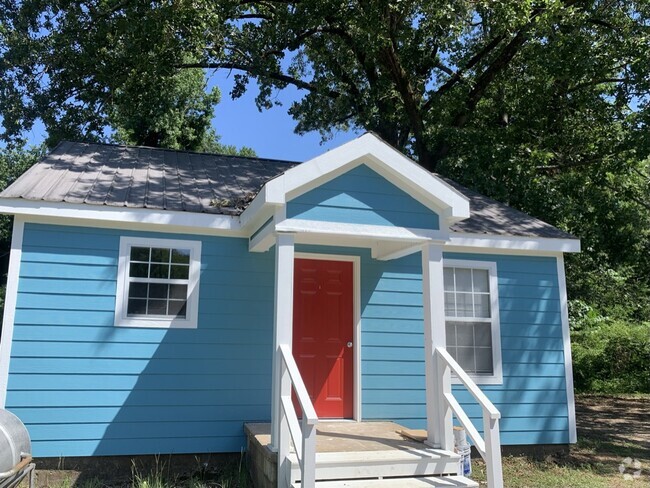 Building Photo - 318 E Whitt St Rental