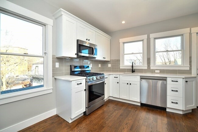 Building Photo - 8 Chestnut Ave Unit 3