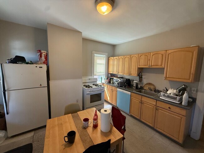 Building Photo - 348 Faneuil St Unit 2 Rental