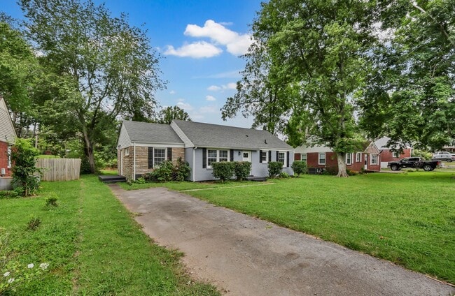Photo - 135 N Meadow Dr