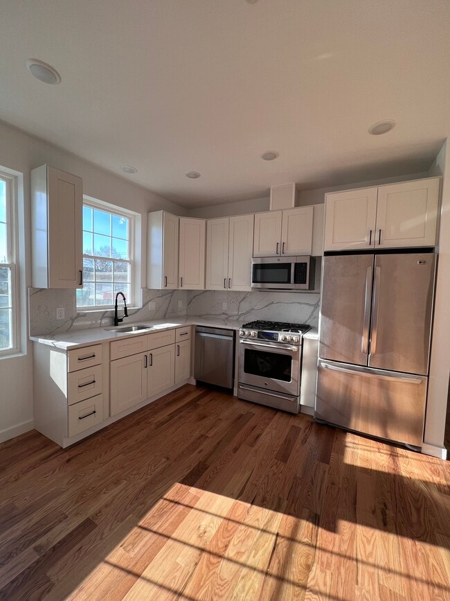 Photo - 125 Broughton Ave Unit 3