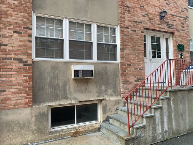 Building Photo - 1307 Hope St Unit A2 Rental