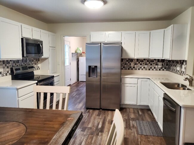 Photo - Beautiful 3BR/2BA Home in Hunters Lake – B...