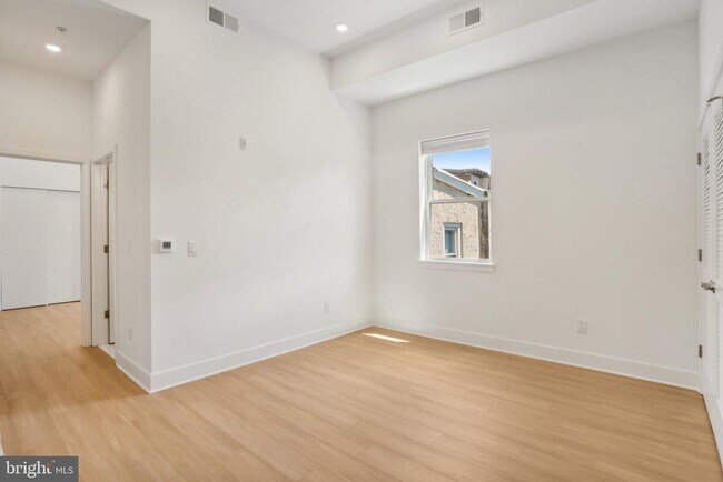 Photo - 3952 Lancaster Ave Unidad 302