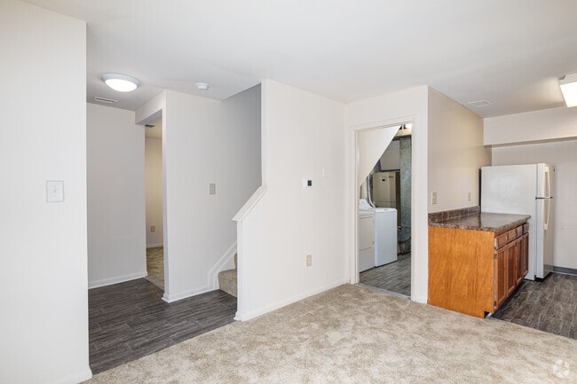 2BR, 1BA - 877SF - Palmer