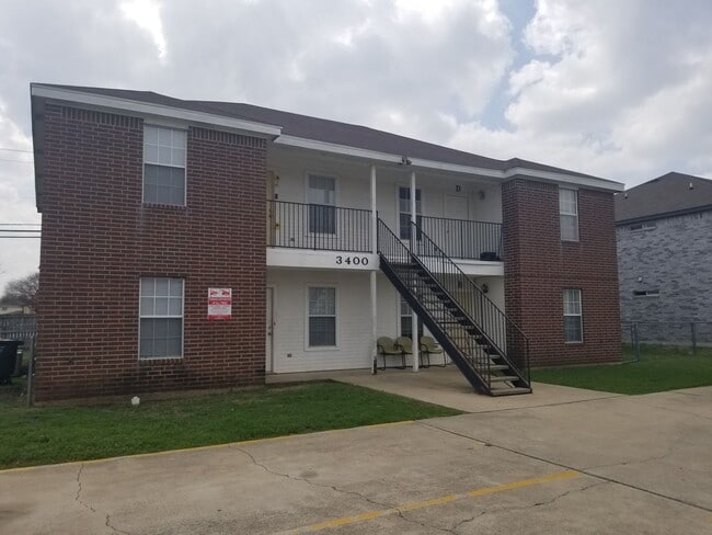 Building Photo - 3400 Cantabrian Dr Unit A