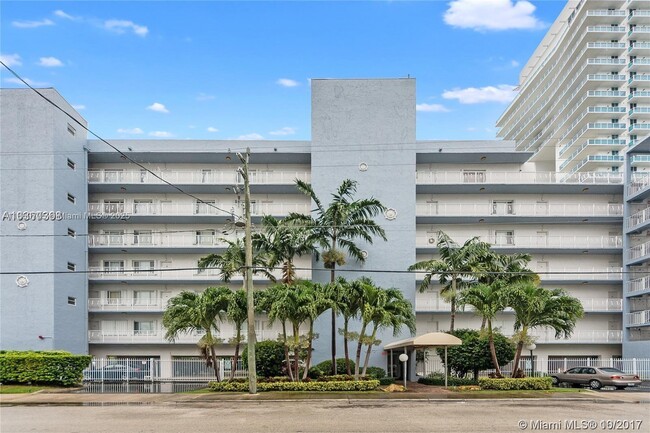 Building Photo - 677 NE 24th St Unit 207 Rental