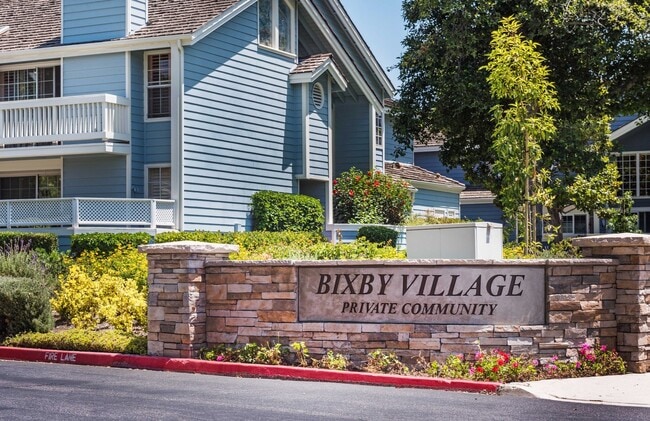 Building Photo - Beyond words, this stunning Bixby Village ... Rental