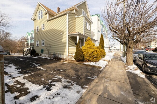 Building Photo - 571 Bruce Ave Unit 2 Rental