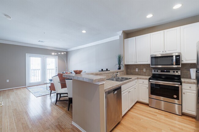 Building Photo - 2400 McCue Rd Unit 348