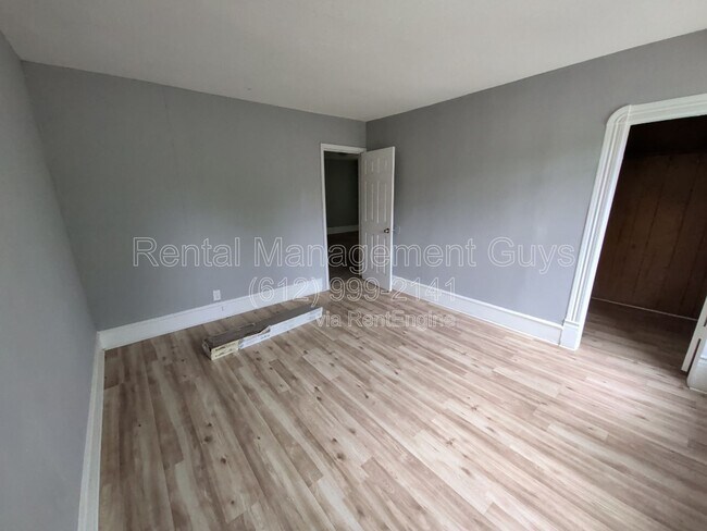 Photo - 2620 Emerson Ave N Unidad 2