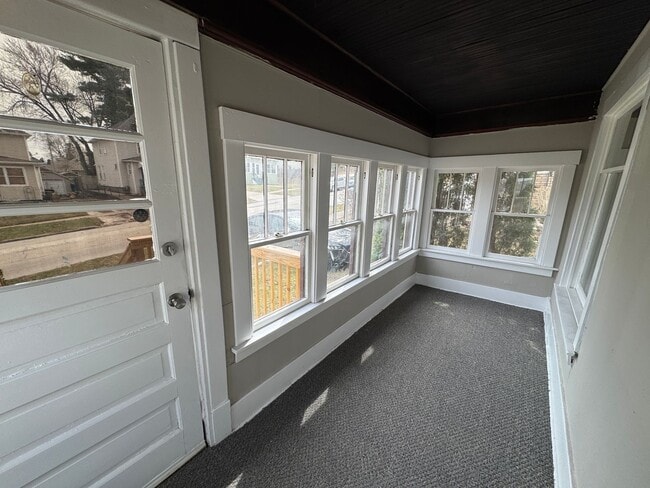 Photo - Spacious 2-Bedroom Home in a Quiet Neighbourhood!