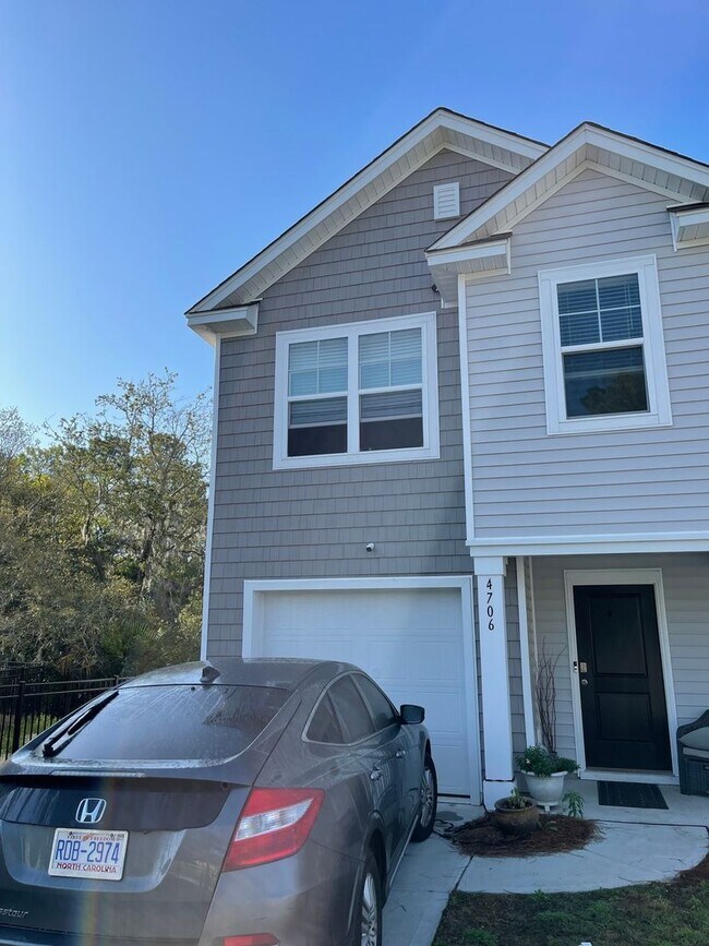 Charming 3BR Townhome in North Charleston - Charming 3BR Townhome in North Charleston