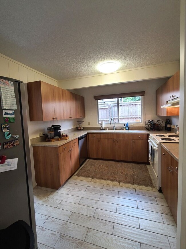 Photo - Split Ac, private yard and Walk to Downtown