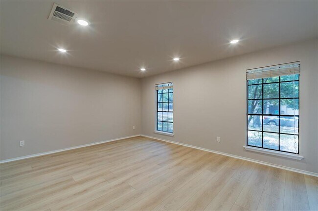 Photo - 8007 Buckshot Trail