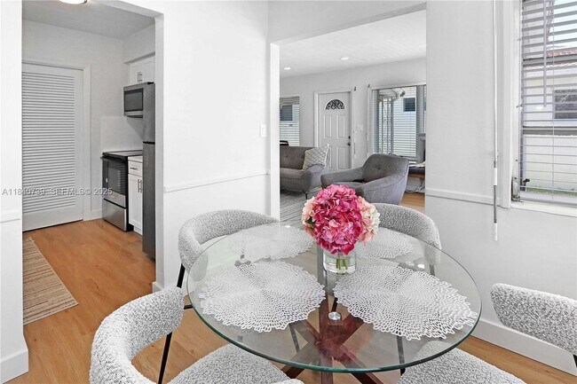 Photo - 326 Van Buren St