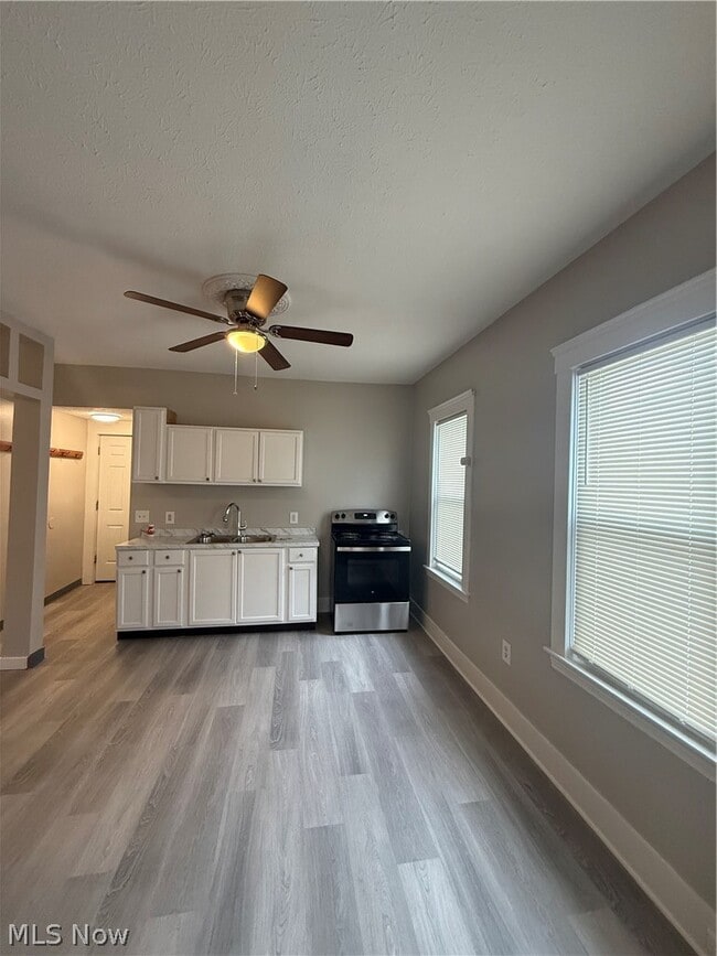 Photo - 8801 Platten Ave Unidad DOWN