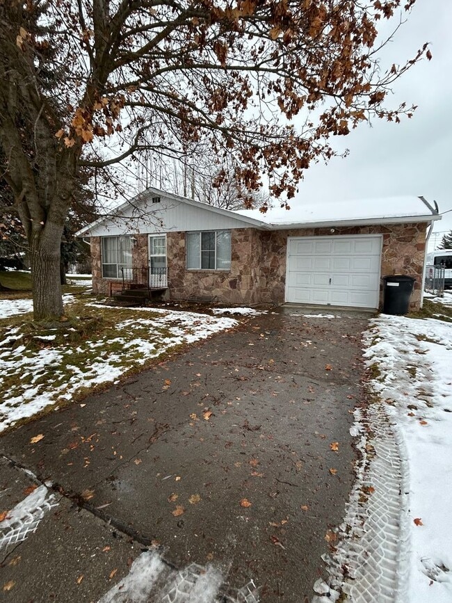 Photo - 223 Glenwood Dr