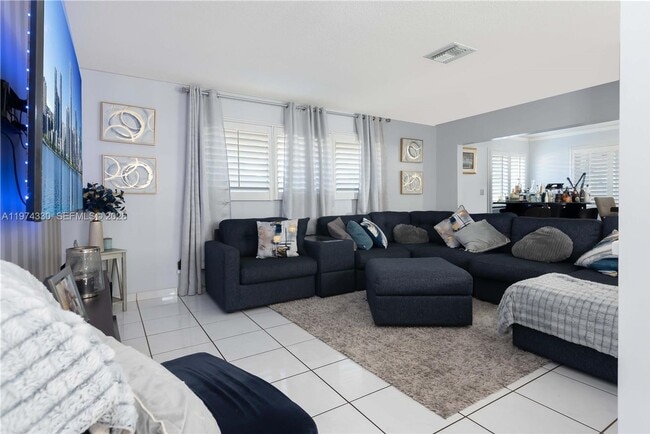 Photo - 5640 Hayes St