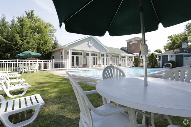 Pool/Sundeck