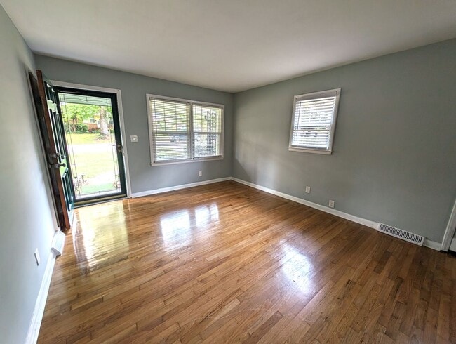 Photo - Minutes from UPTOWN! 4 Bedroom!  100% Remodeled!