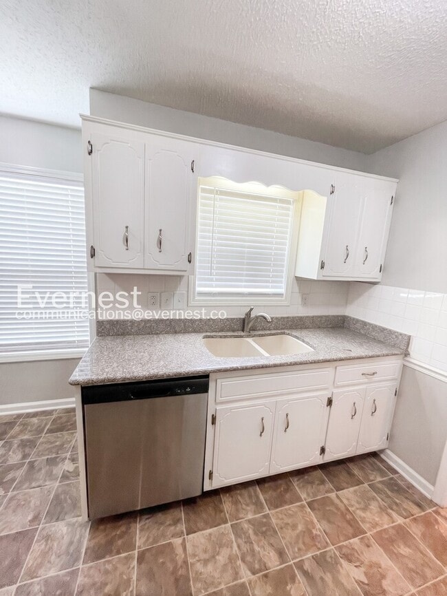 Photo - 1035 Summerhaven Rd