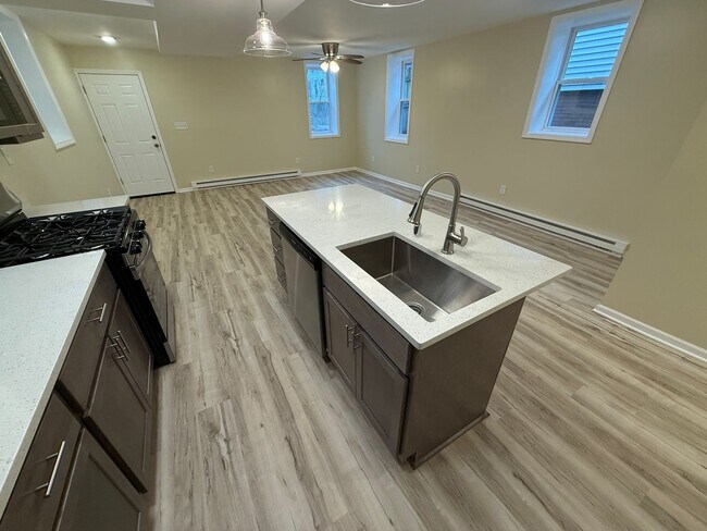 Photo - 2537-39 N. Weil St. Unidad 2539 N. Weil St. - Lower