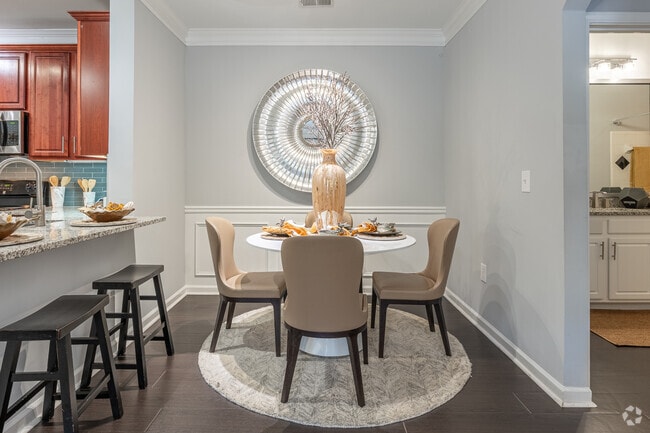 THE DELMAR - DINING ROOM