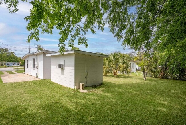 Photo - 20 Rollins Ave