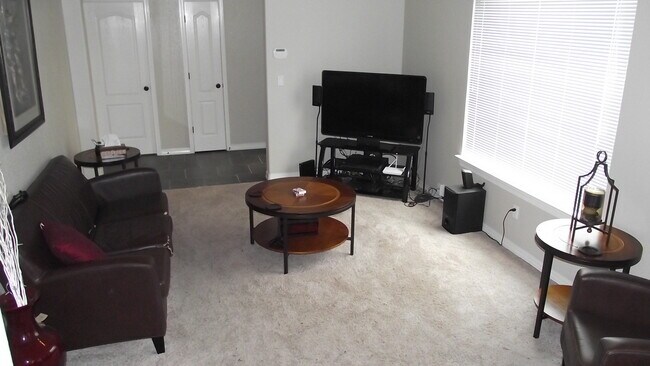 Photo - Sandstone Ranch Estates 4 bedroom with Refrig A/C and beautiful Mountain Views!