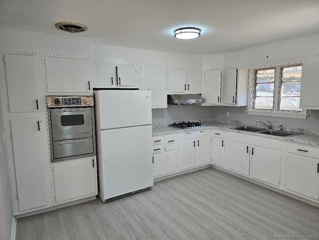 Photo - 401 Farmington Ave