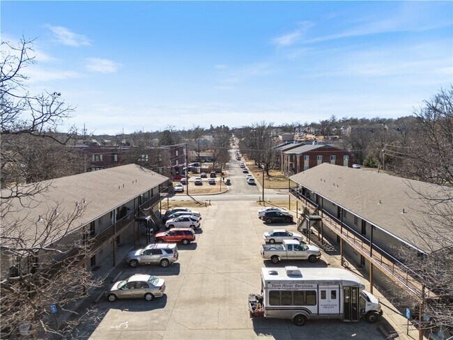 Photo - 884 W Holly St