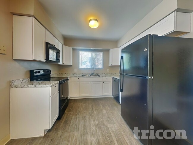 Photo - 1270 Kings Row