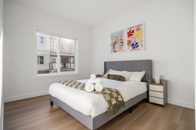 Photo - 2117-2181 81 St S W Unité ID1314515P