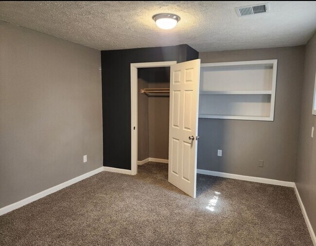 Photo - 1009 N Gladstone Ave